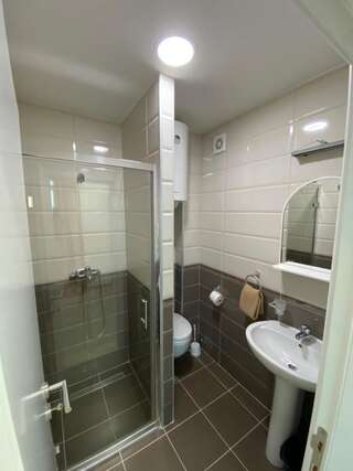 Апартаменты Apartment Sofija Будва Апартаменты-студио с 1 двуспальной кроватью или 2 отдельными кроватями и террасой-3