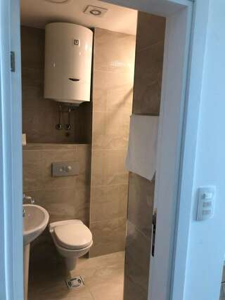 Апартаменты Apartment Sofija Будва Апартаменты-студио с 1 двуспальной кроватью или 2 отдельными кроватями и балконом-2