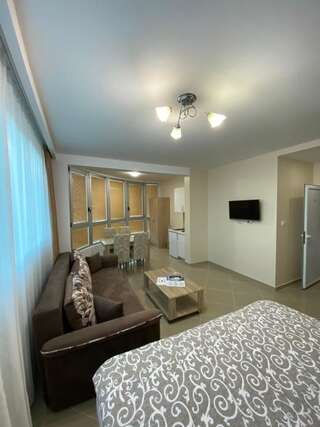 Апартаменты Apartment Sofija Будва Апартаменты-студио с 1 двуспальной или 2 отдельными кроватями-1